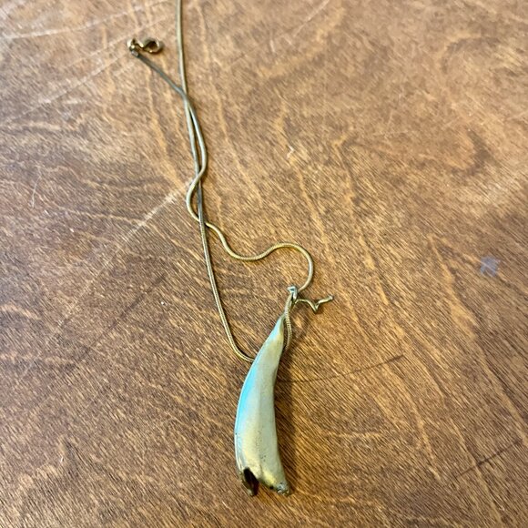 NWOT Pea Pod Necklace with Three Pearls - Picture 6 of 6